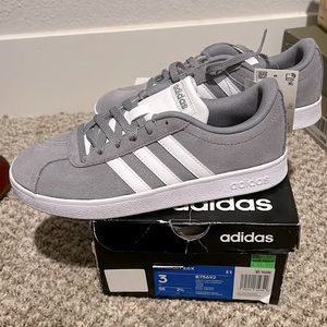 NWT Adidas VL Court 2.0 Boys Shoes